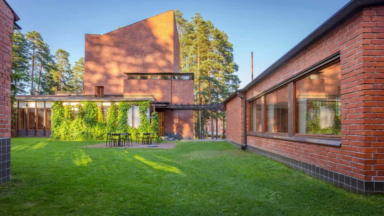 An Alvar Aalto destination, the Säynätsalo Town Hall photographed from the outside.